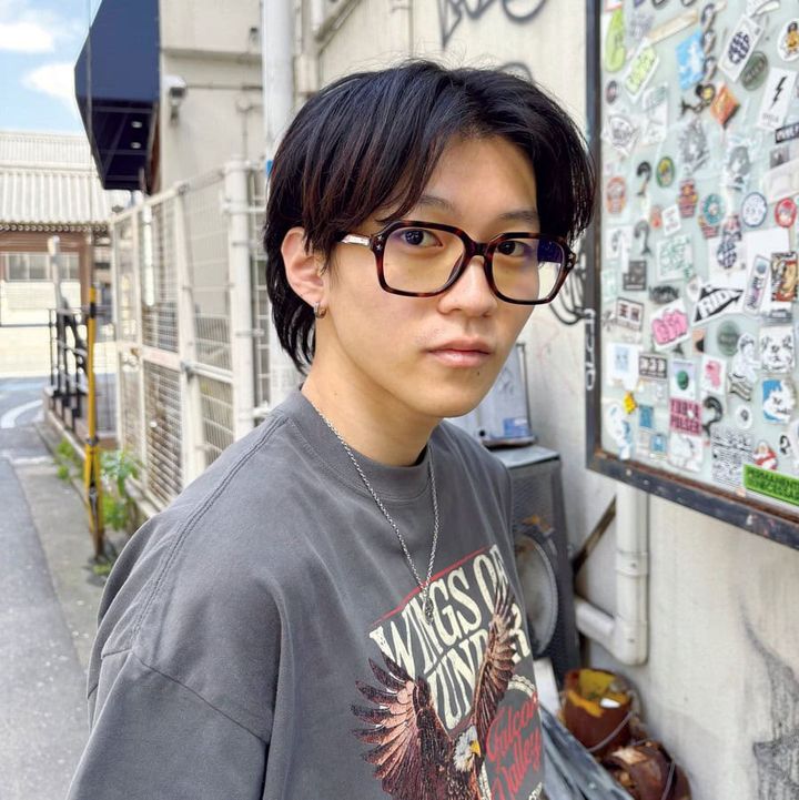 【SNAP】メガネの縁にある小さい星とべっ甲柄が可愛い！ 大出俊輔さん