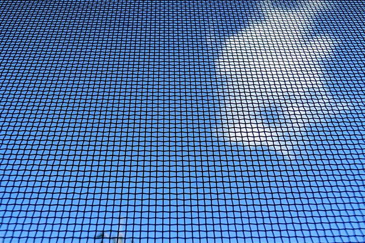 意外と面倒な「網戸掃除」