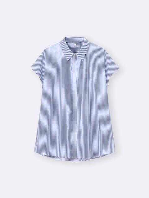 GUのビジューボタンブラウス