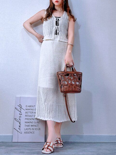 【ジレ×スカート】真夏なら30代でも肌見せありかも！