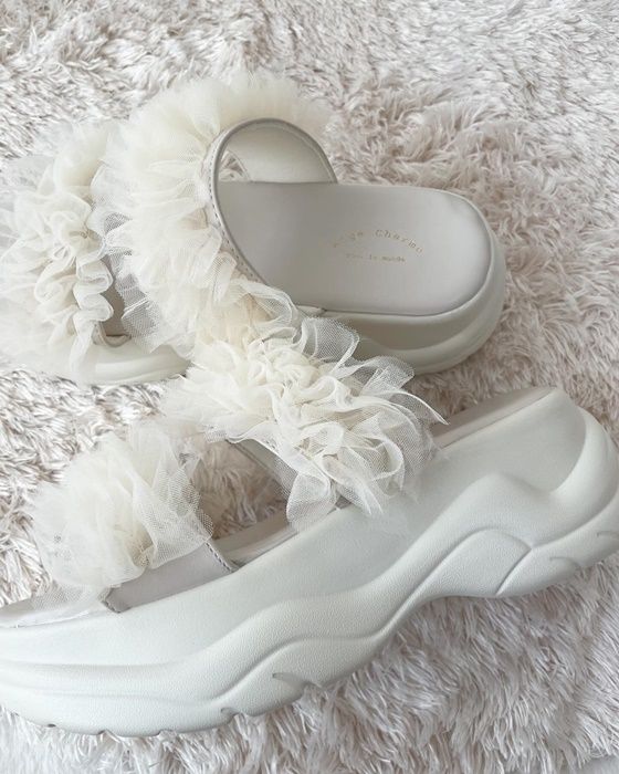 しまむら「ギャザーフリルサンダル」