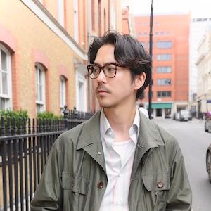 日用品図鑑：〈TOMORROWLAND〉バイヤー・川辺圭一郎の愛用する〈THREE〉エッセンシャルセンツのヘアケア etc.