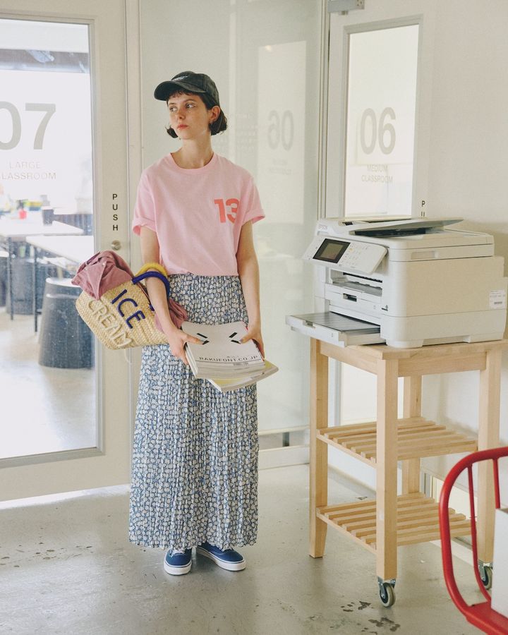 暑い夏こそ、プリーツスカートの出番！ローカットのスニーカーでグッドバランスに着よう【FUDGE dig.｜バランス上手なあの子がお手本！ローテクスニーカーの着こなしレッスン- 10】