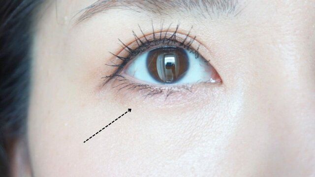 下まぶたのグラデーションをがんばる