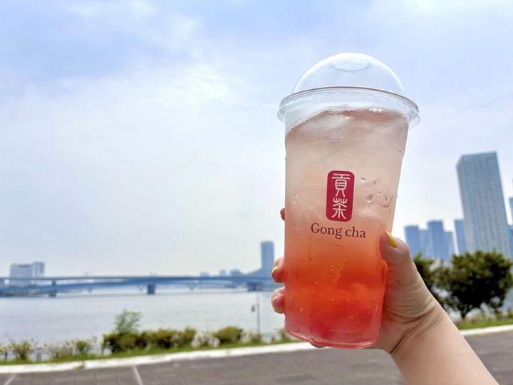 「ドリーミー ピーチ スパークリングティー」（ICED/L） 740円