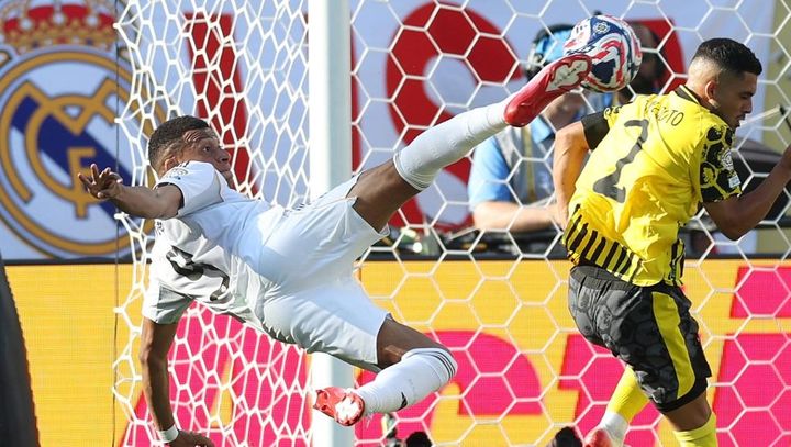 超ゴールの世界的スター、SNS投稿の画像加工が話題「20年前のウイイレか」「嘲笑の的」「素人修正」