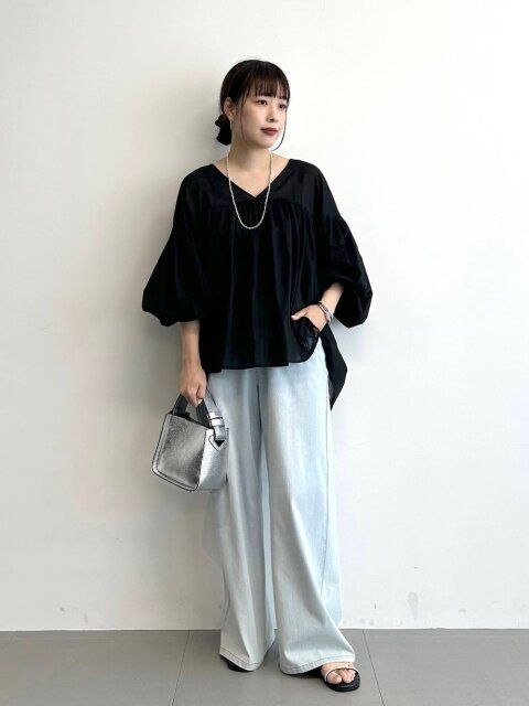 黒ブラウスコーデ4