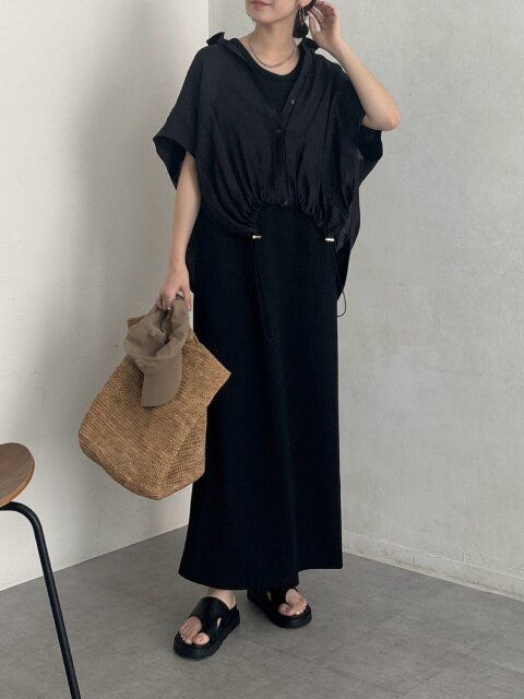 黒ブラウスコーデ1