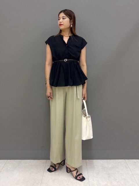 黒ブラウスコーデ5