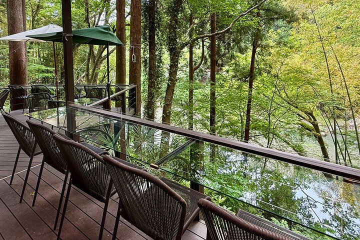 東京・秋川渓谷で癒やしの涼トリップ♪ 瀬音に包まれた「黒茶屋」の庭で天然氷のかき氷＆鳥ちらし弁当を