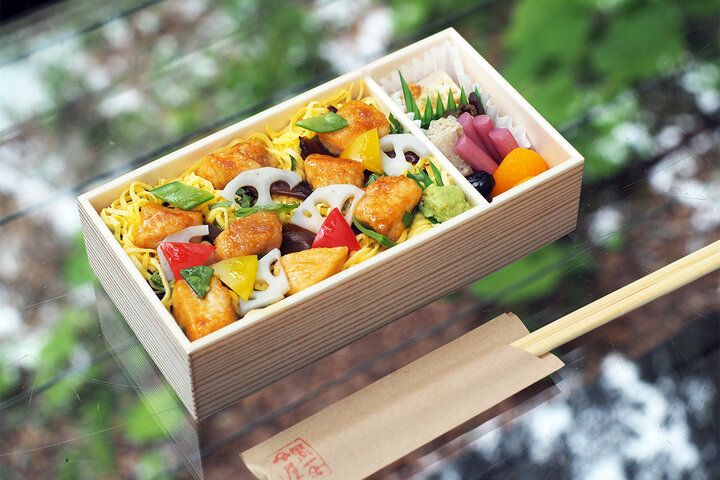 東京・秋川渓谷で癒やしの涼トリップ♪ 瀬音に包まれた「黒茶屋」の庭で天然氷のかき氷＆鳥ちらし弁当を