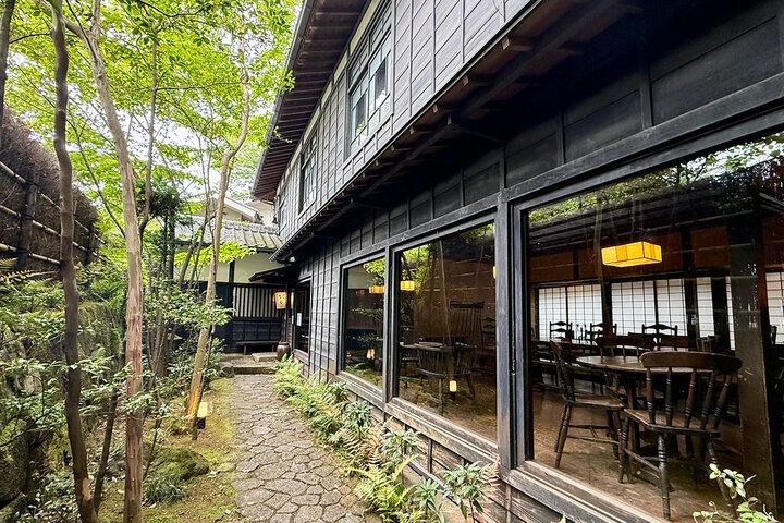東京・秋川渓谷で癒やしの涼トリップ♪ 瀬音に包まれた「黒茶屋」の庭で天然氷のかき氷＆鳥ちらし弁当を