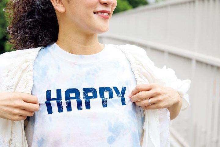 「フリークスストア」のTシャツは、折り返すと「HAPPY」と文字が現れる仕掛けが！