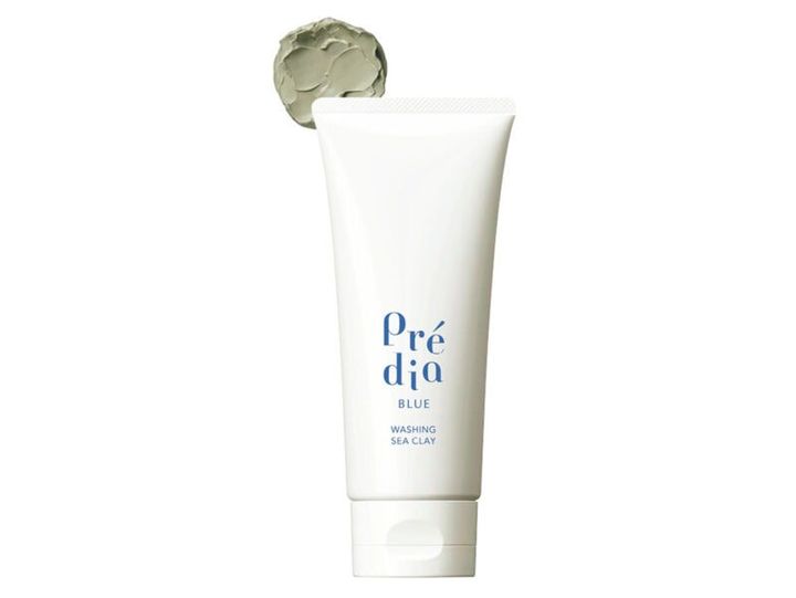 皮脂吸着成分のクレイなどがメイクや酸化した皮脂、毛穴の汚れをオフ。透明感のある肌に洗い上げる。Prédia BLUE クレンジング クレイ 150g 3080円（Prédia／コーセー）