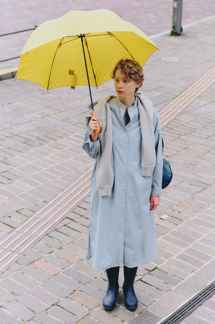 雨予報でも大丈夫！お気に入りの傘やブーツでオシャレに決めたコーデ