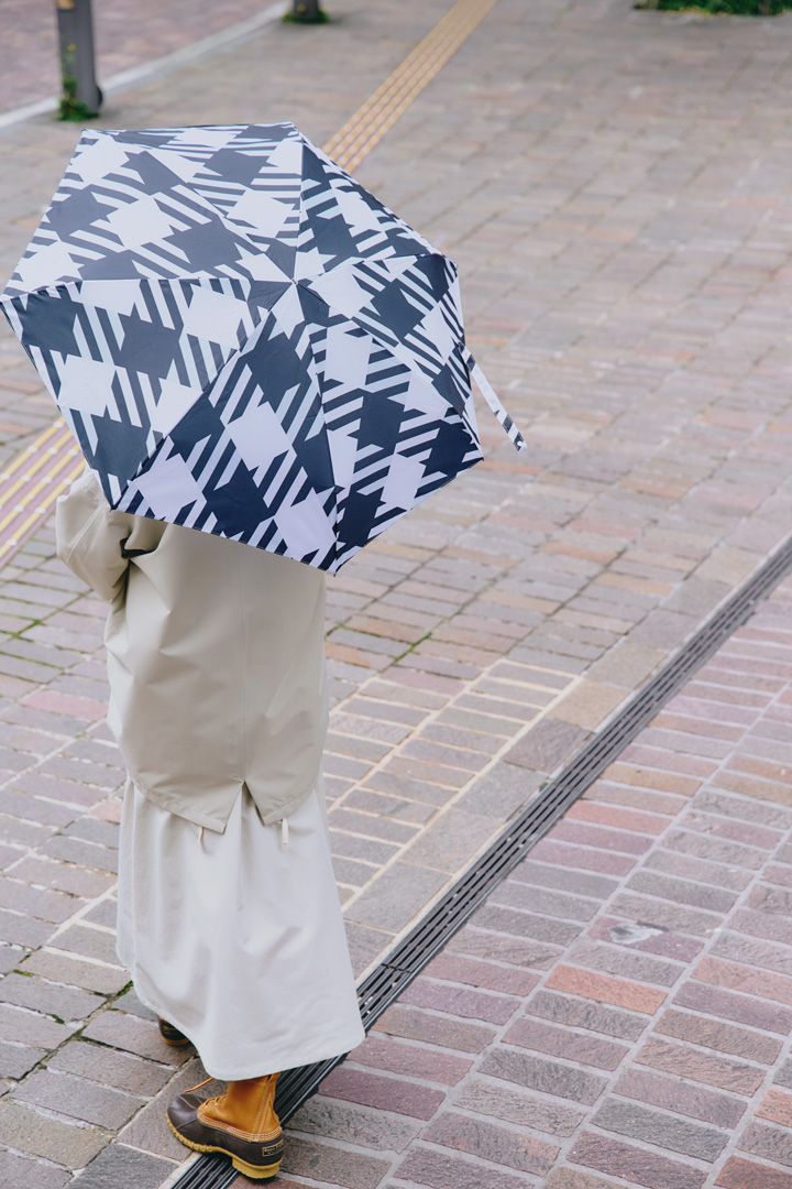 雨予報でも大丈夫！お気に入りの傘やブーツでオシャレに決めたコーデ