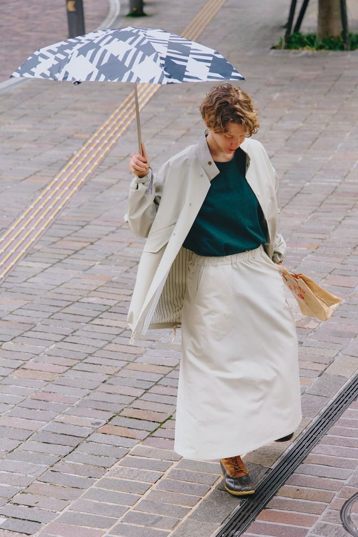 雨予報でも大丈夫！お気に入りの傘やブーツでオシャレに決めたコーデ