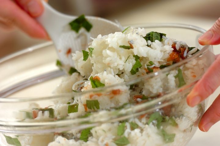 大葉とシラスの梅風味混ぜご飯の作り方1
