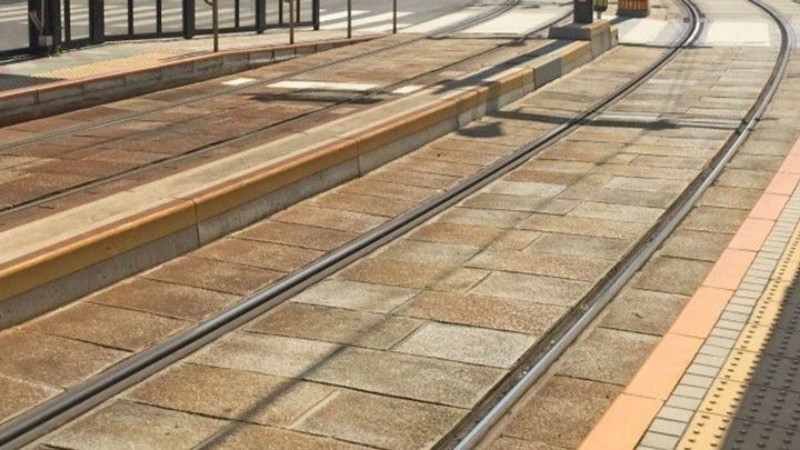 路面電車に挑戦（画像はphotoAC)