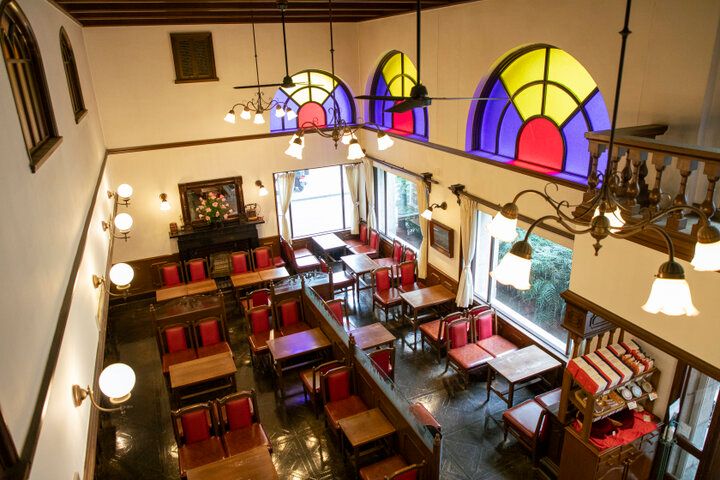 ハイカラな港街のレトロな喫茶室♪ひとり用のホールケーキに心ときめく／横浜「馬車道十番館」