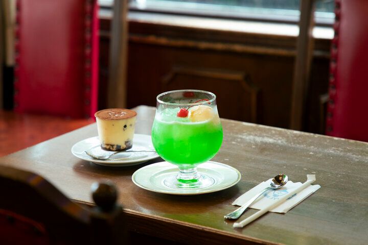 ハイカラな港街のレトロな喫茶室♪ひとり用のホールケーキに心ときめく／横浜「馬車道十番館」