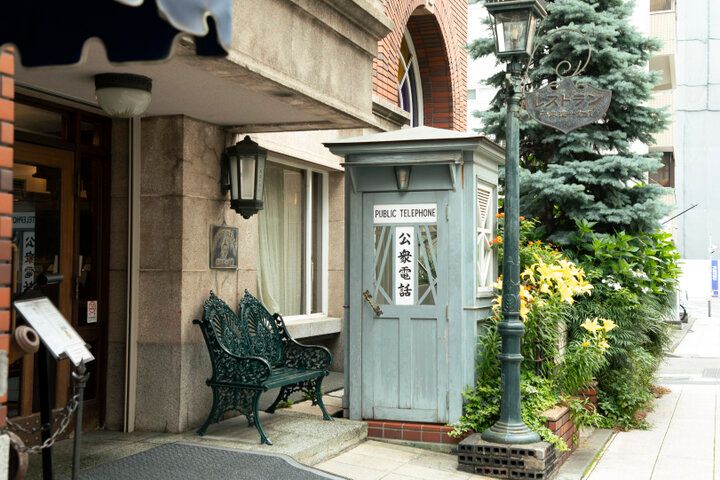 ハイカラな港街のレトロな喫茶室♪ひとり用のホールケーキに心ときめく／横浜「馬車道十番館」