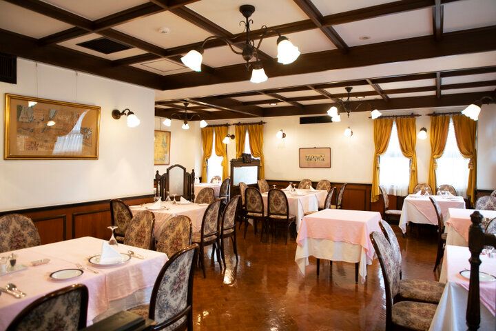 ハイカラな港街のレトロな喫茶室♪ひとり用のホールケーキに心ときめく／横浜「馬車道十番館」