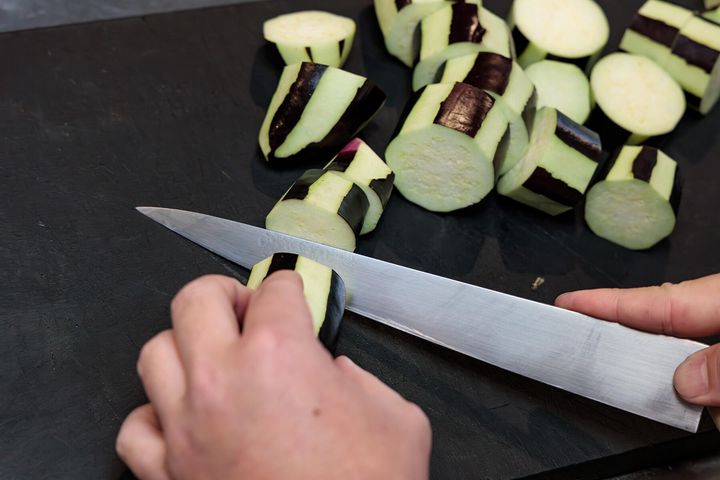 野菜を切る