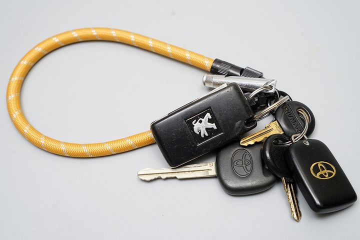 USB充電ケーブル兼用のストラップが大ピンチを救う！？