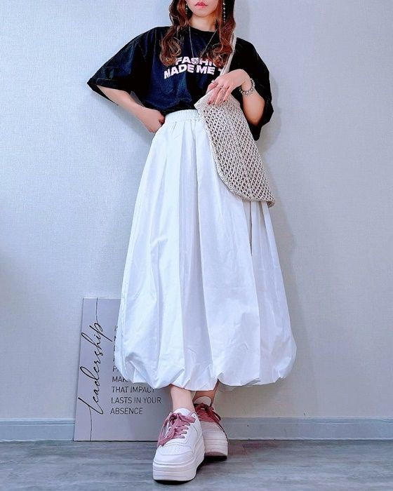 GUのオフホワイトの「バブルヘムミディスカート」