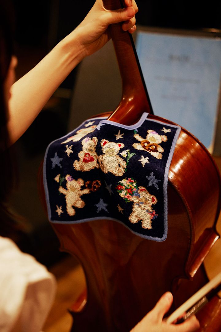 チェロにつけた涎掛け