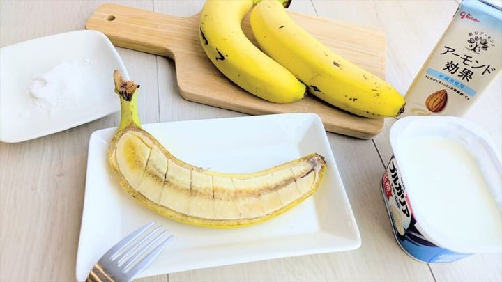 熱中症対策で話題の「塩バナナ」どう食べるのがおいしい？ちょい足し絶品アレンジレシピ3選 塩バナナ ヨーグルト アーモンドミルク