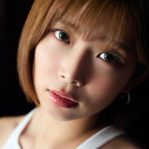 AV女優、作家、犬の飼い主。「紗倉まな」 という生き方が詰まったエッセイ集『犬と厄年』を語る