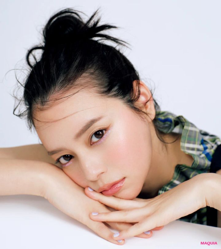 寒色パステルでここまで盛れる！元ギャルのヘア&メイク林由香里さんの最旬“盛れメイク”