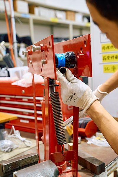 【ワークマン】コスパ最強の新製品が優秀すぎる！身体が楽になる魔法のウェアが画期的だった