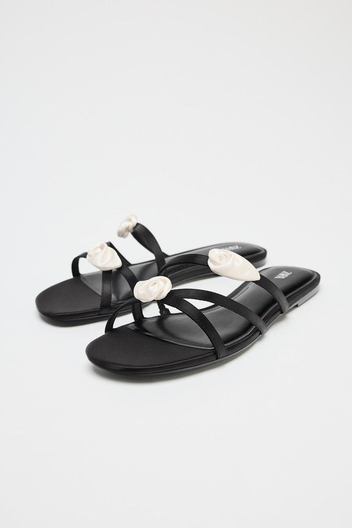 スペイン発送 ZARA フラットフラワーサンダル 上品カジュアル フラワー フラットサンダル - ブラック | ZARA Japan / 日本