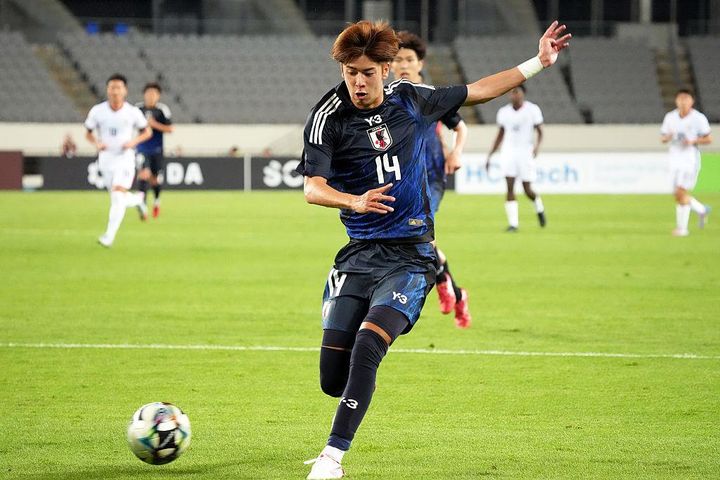 日本代表デビューの20歳MF、日韓Ｗ杯出場OBがプレーを絶賛！「全てに大きな未来を感じさせる選手」