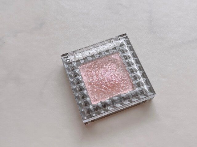 セザンヌ シングルシャイニーアイシャドウ 02 サクラプリズム