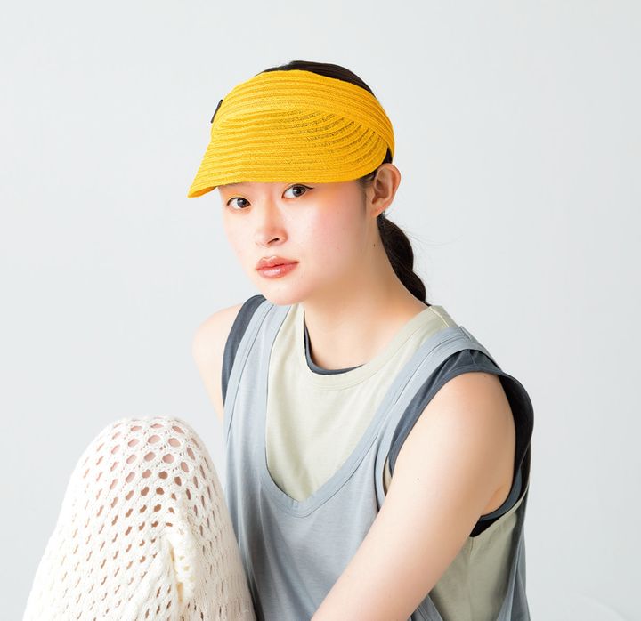 ソフトで軽量な麻ブレード素材。バッグに付けておくだけでも◎。