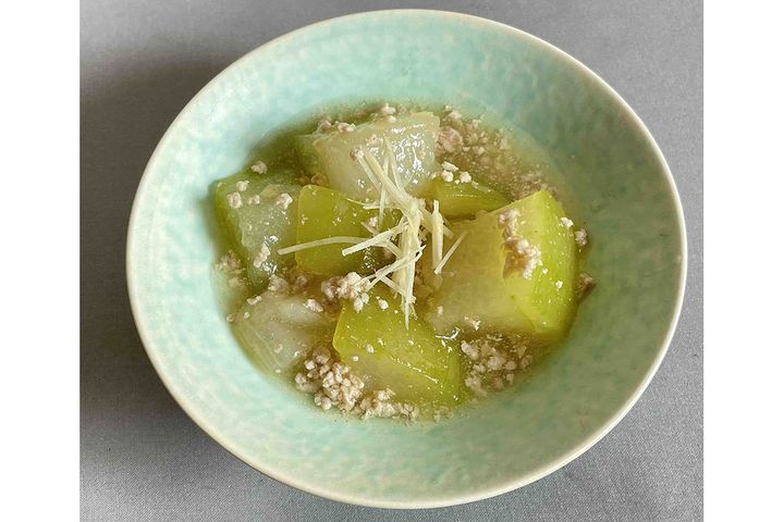 写真はできたての「冬瓜の煮物」。冷やすと味がより染み込むように感じました。