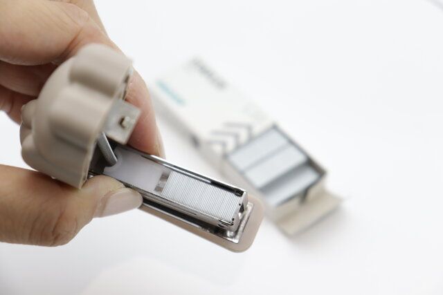 アニマルミニホッチキス（PIBIくま） 針装填