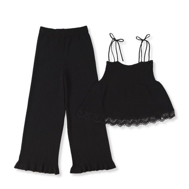 しまむらのキャミソールとパンツのセット