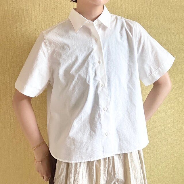 ユニクロ コットンショートシャツ／半袖 WHITE 160cmでMサイズを着用