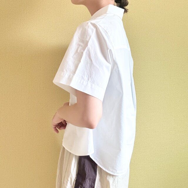 ユニクロ コットンショートシャツ／半袖 WHITE 160cmでMサイズを着用