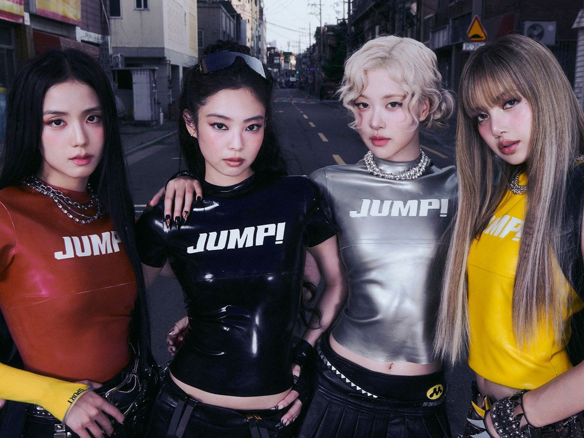 BLACKPINK ユニバーサル ジス ぴったりフィットの衣装で