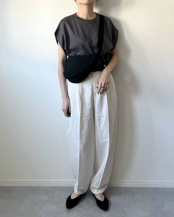 GUのグレーの「ドライウエストタックT」