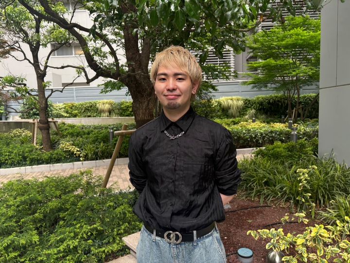 スタイリスト：米澤 琉平