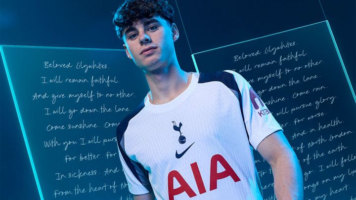 日本代表DF獲得のイングランド名門、伝統のユニフォーム色は「他のチームの色」だった