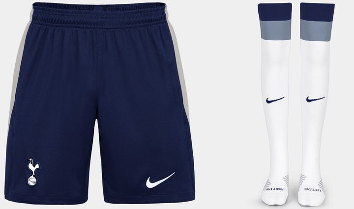 日本代表DF獲得のイングランド名門、伝統のユニフォーム色は「他のチームの色」だった