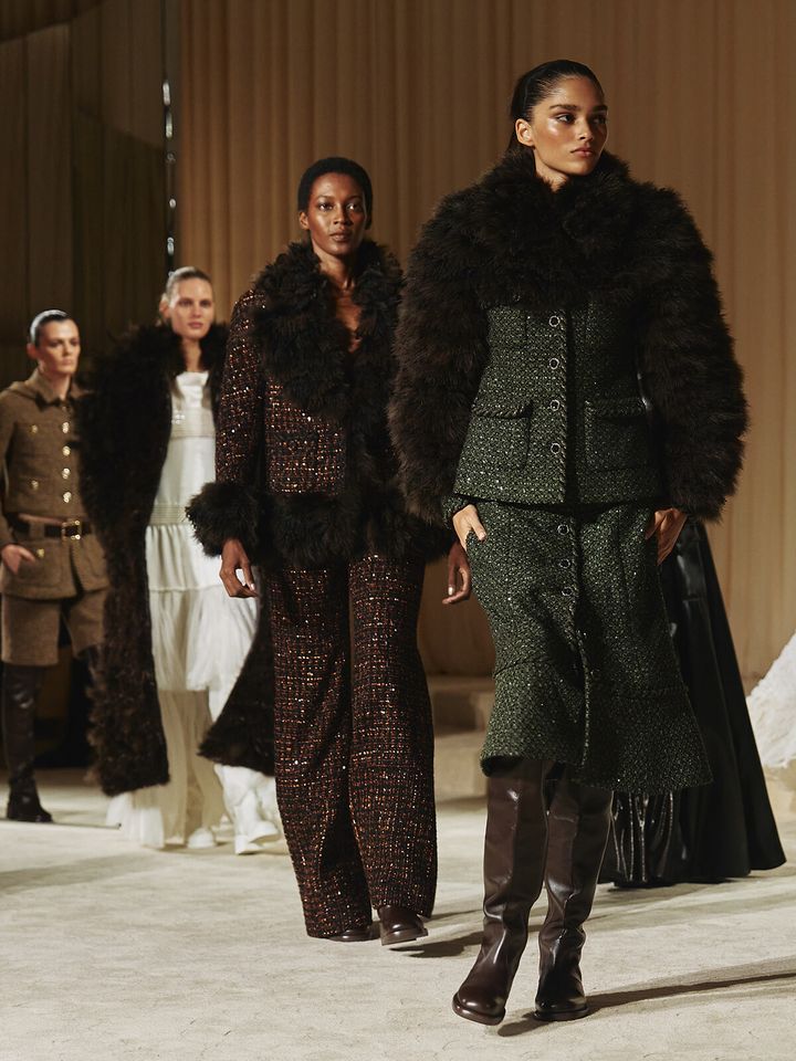 1200-1600-chanel_fw-2025-26-hc-copyright-chanel-ambiance-140-HD.jpg